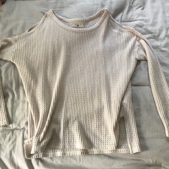 Cold shoulder sweater - Picture 1 of 1
